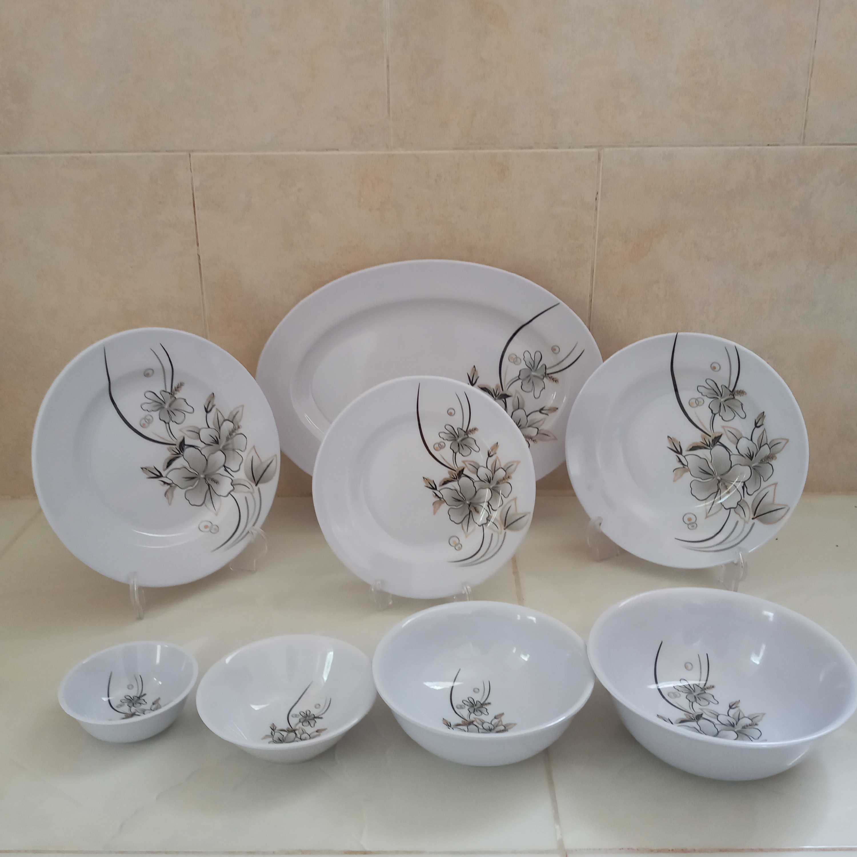 ملامین 38 پارچه 6 نفره مارک سپید یزد دارای استاندارد جنس درجه یک تولید کارخانه یزد جنس بسیار عالی طرح نقره ای