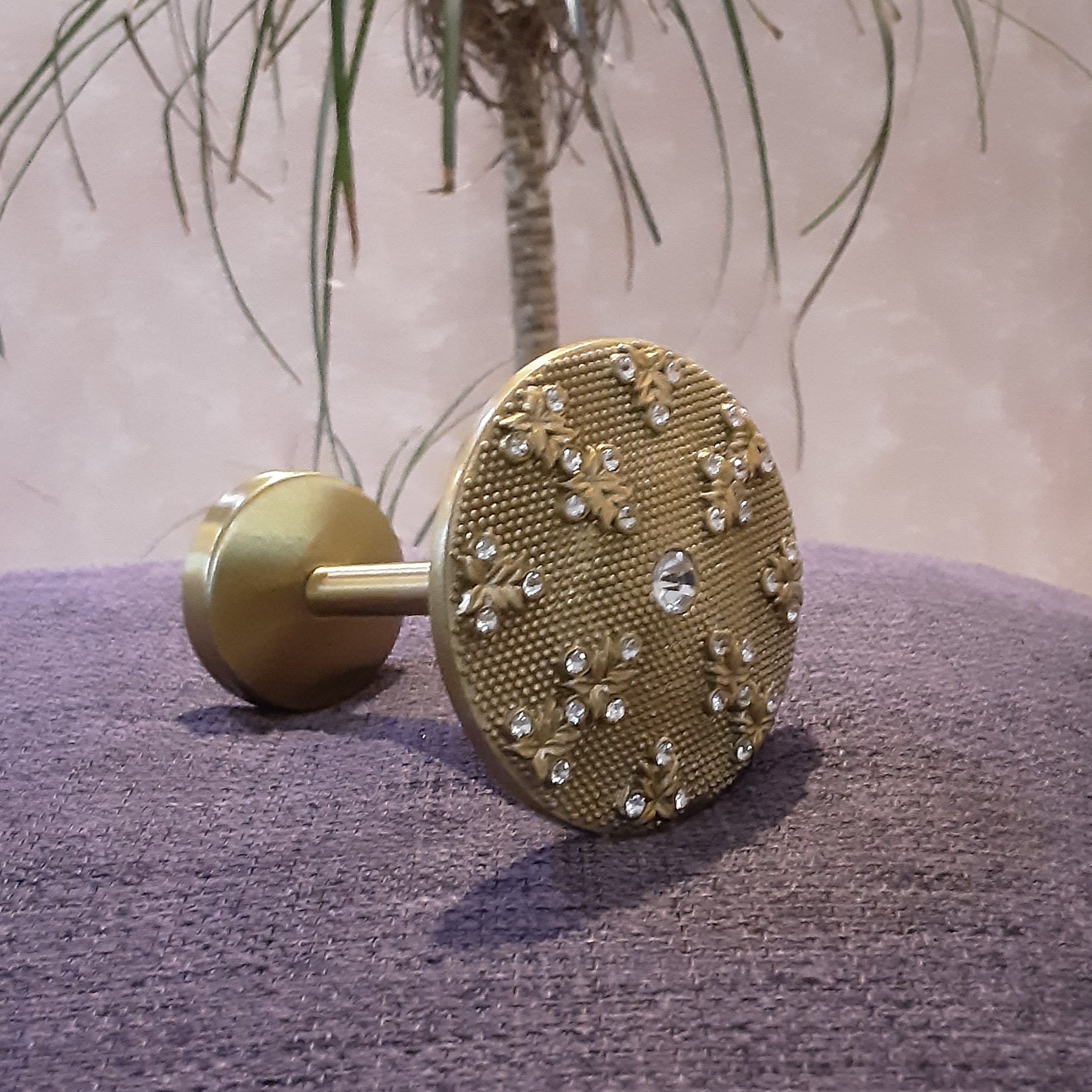 گل میخ کنار دکور پرده تمام فلز ترک کد 542