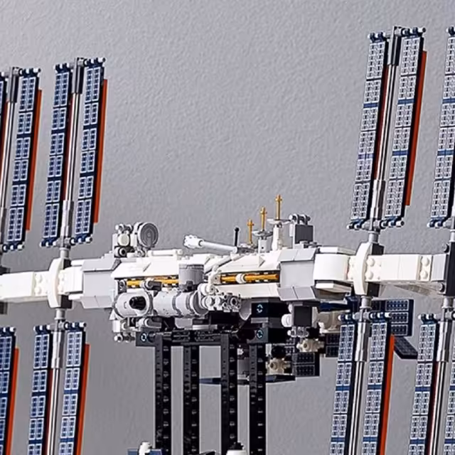 ست لگو سری آیدیاز طرح ایستگاه فضایی بین المللی ISS کد 21321
International Space Station