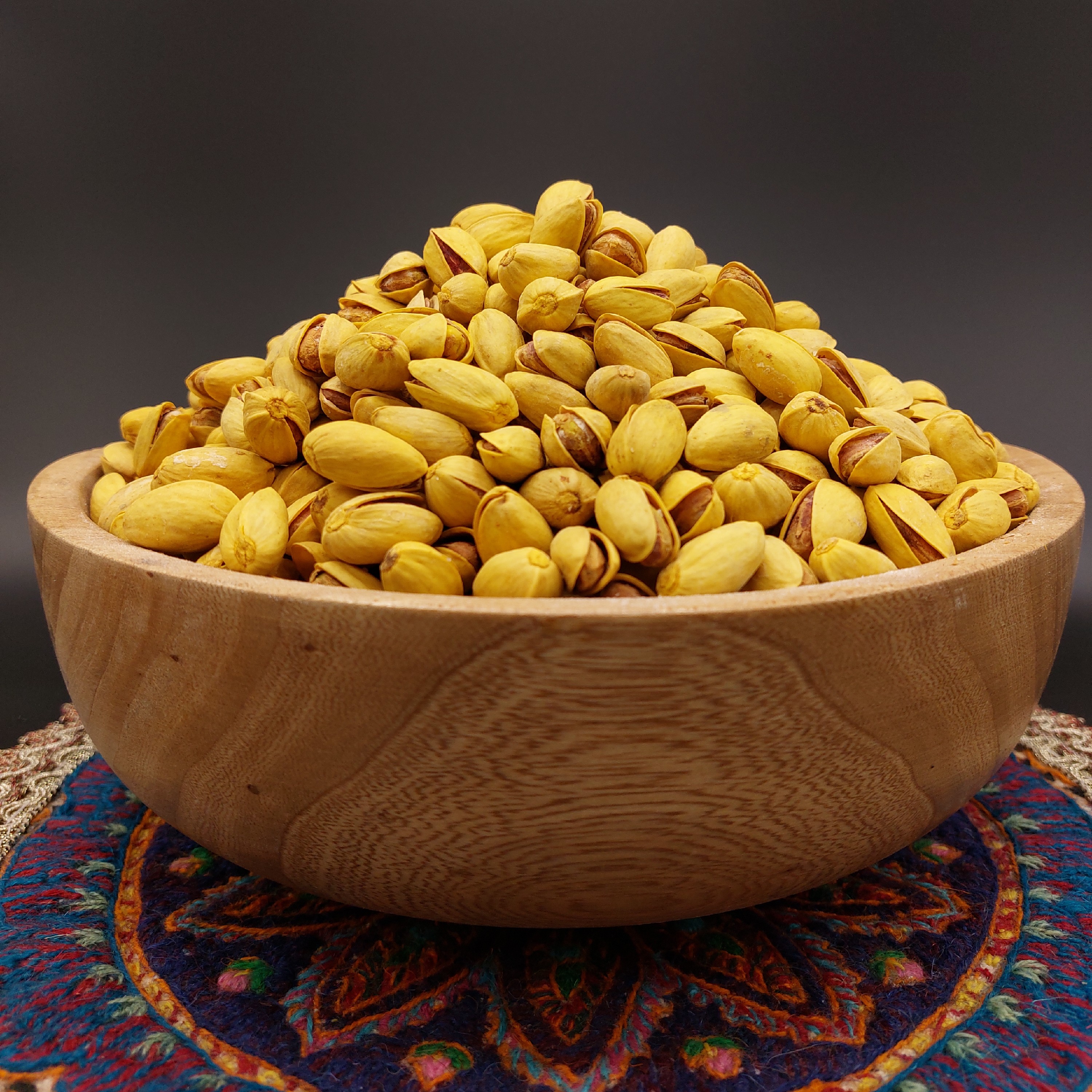 پسته احمدآقایی زعفرانی