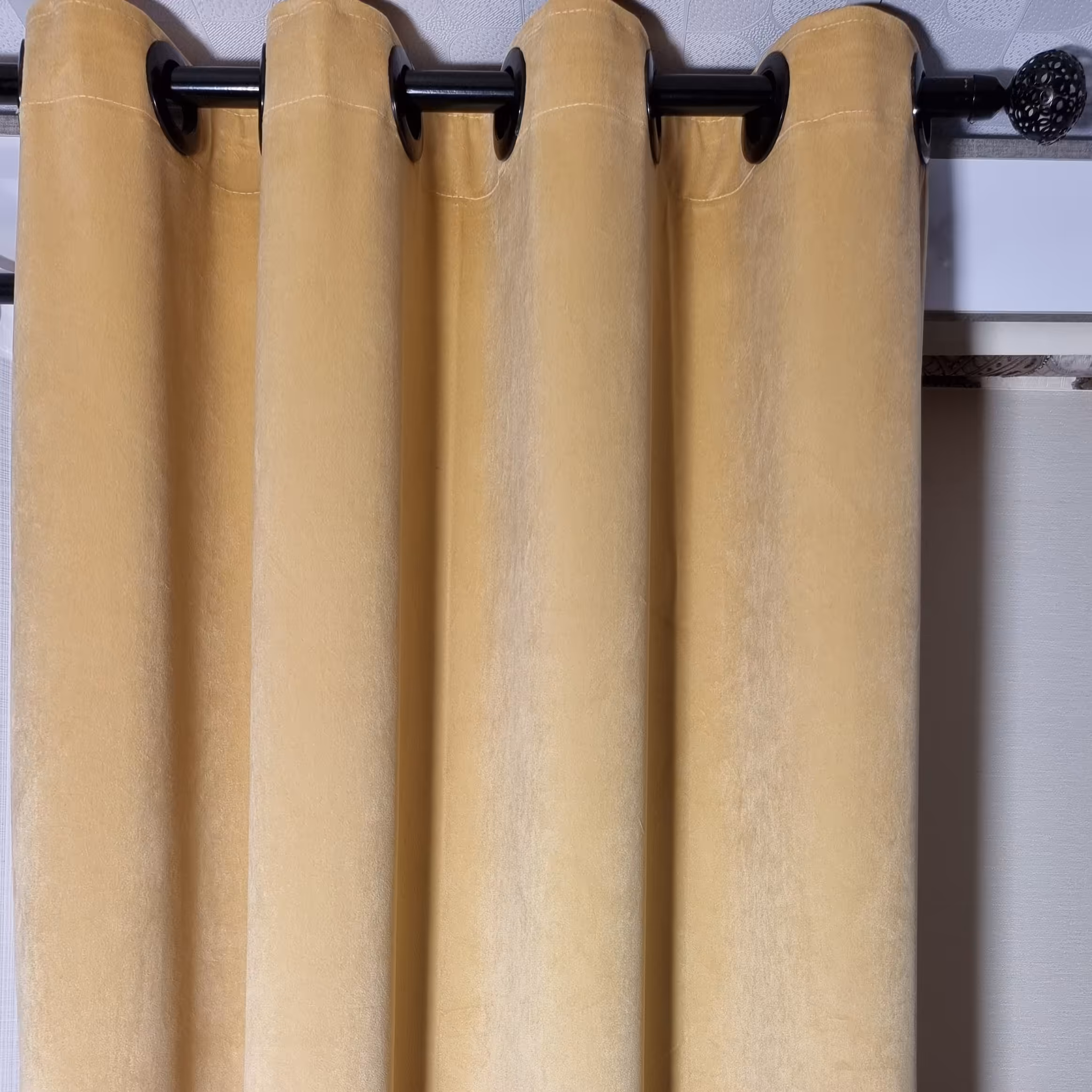 پرده آماده مخمل کالیفرنیا رنگ طلایی ابعاد 140×275 کد 33