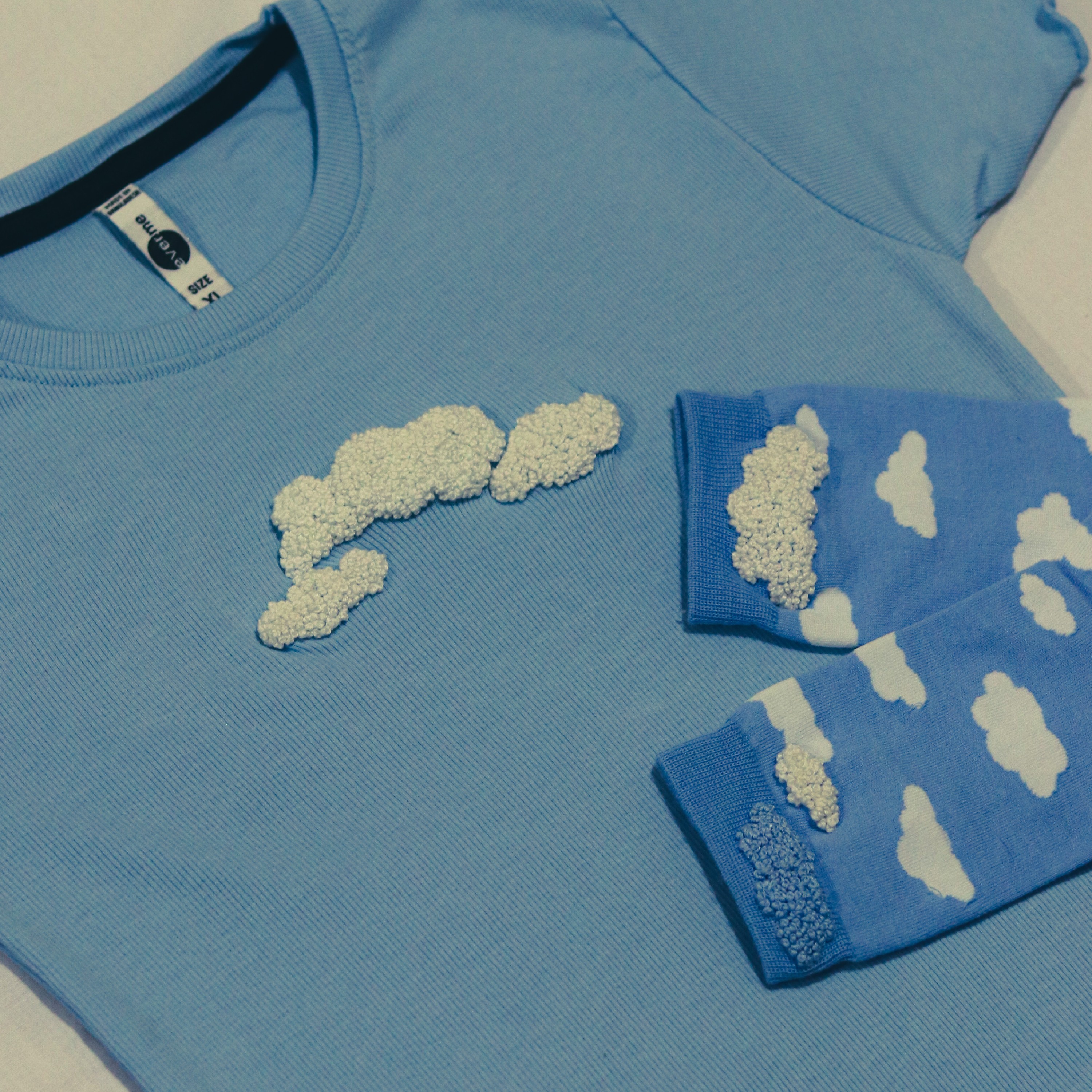 ست تیشرت و جوراب گلدوزی شده با دست