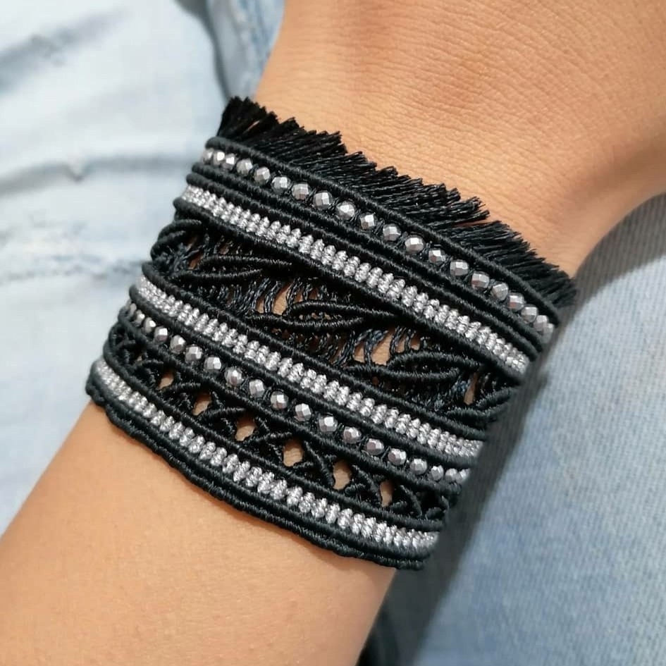 دستبند مکرومه بافته شده با نخ موم زده