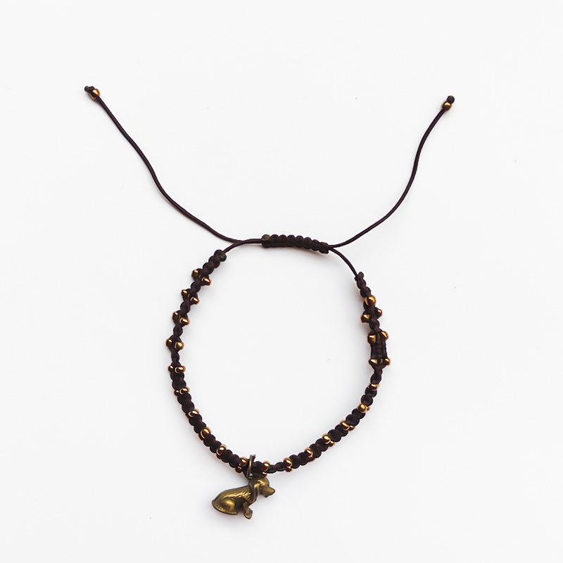 دستبند مدل باپیر مدل بافت و منجوق میوکی و آویز سگ برنز مناسب دوستداران سگ 