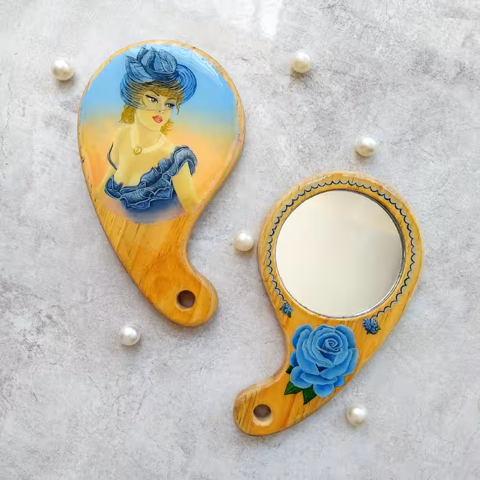 آینه دستی  چوبی مدل گرد طرح زن انگلیسی کد 1 نقاشی رنگ روغن با پوشش رزین و قابل شستشو