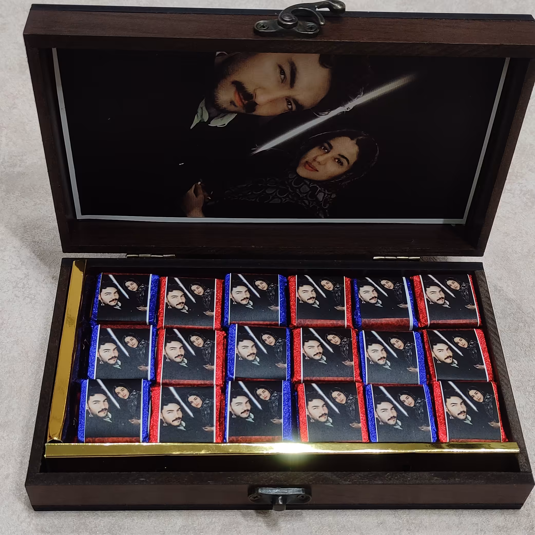 شکلات  دستسازچاپی بسته 40 عددی باکس چوبی (ریل)