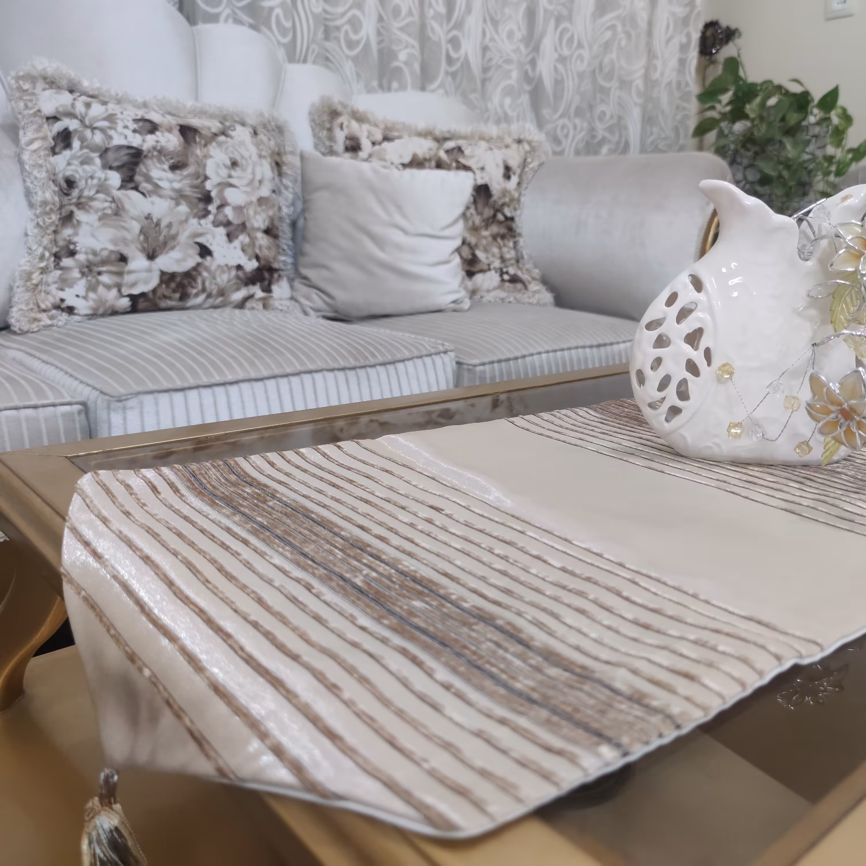 رومیزی مناسب برای میز غذاخوری