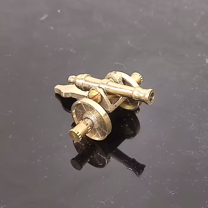 توپ تمام برنجی سایز کوچک تزیینی ساخت هند با کیفیت بسیار بالا و سنگین با سطح کیفیتی درجه یک بسیار زیبا و کلکسیونی دکوری