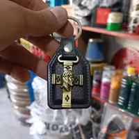 جا سوئیچی چرمی طرح صلیب