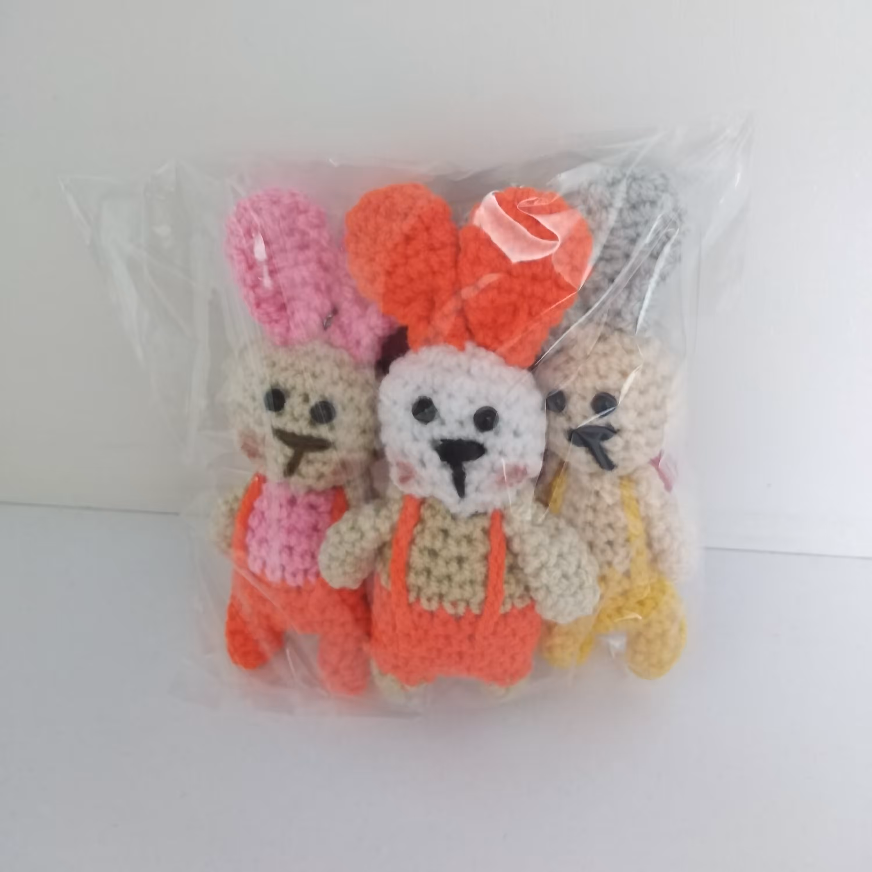 دسته کلید. آویز کیف و کوله دستبافت طرح خرگوش مناسبت هدیه دادن