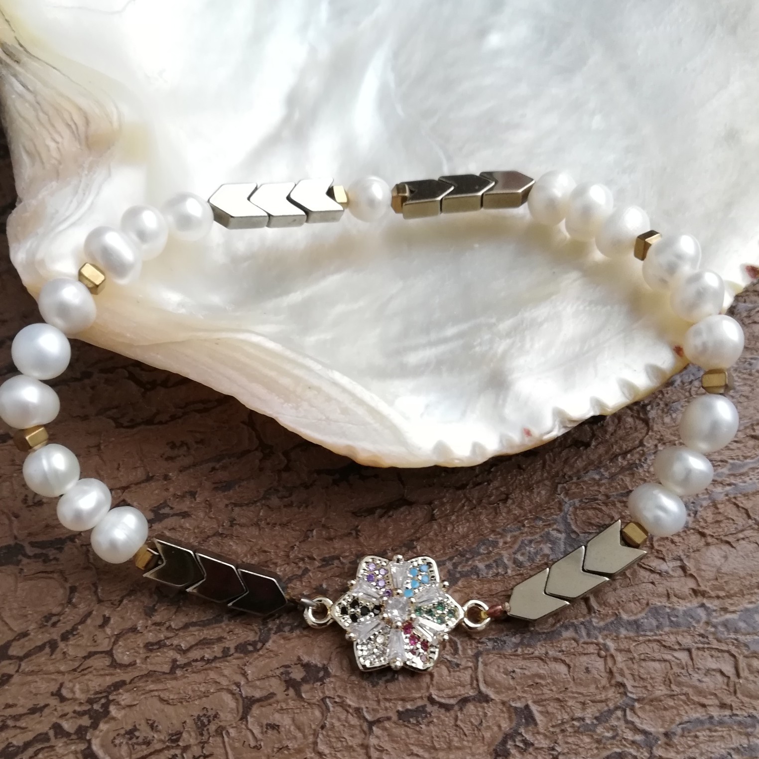 دستبند مروارید پرورشی با نگینهای سوارسکی