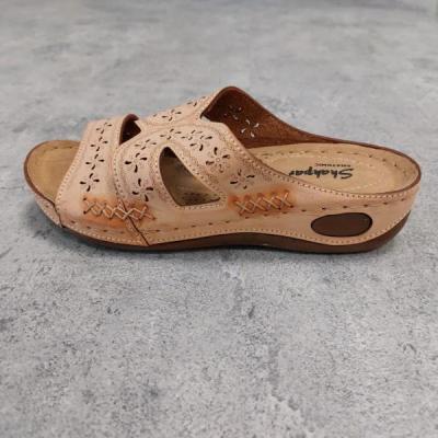 صندل طبی زنانه مدل تیراژه 118 پشت چرم شهپر (رنگ کرم)
