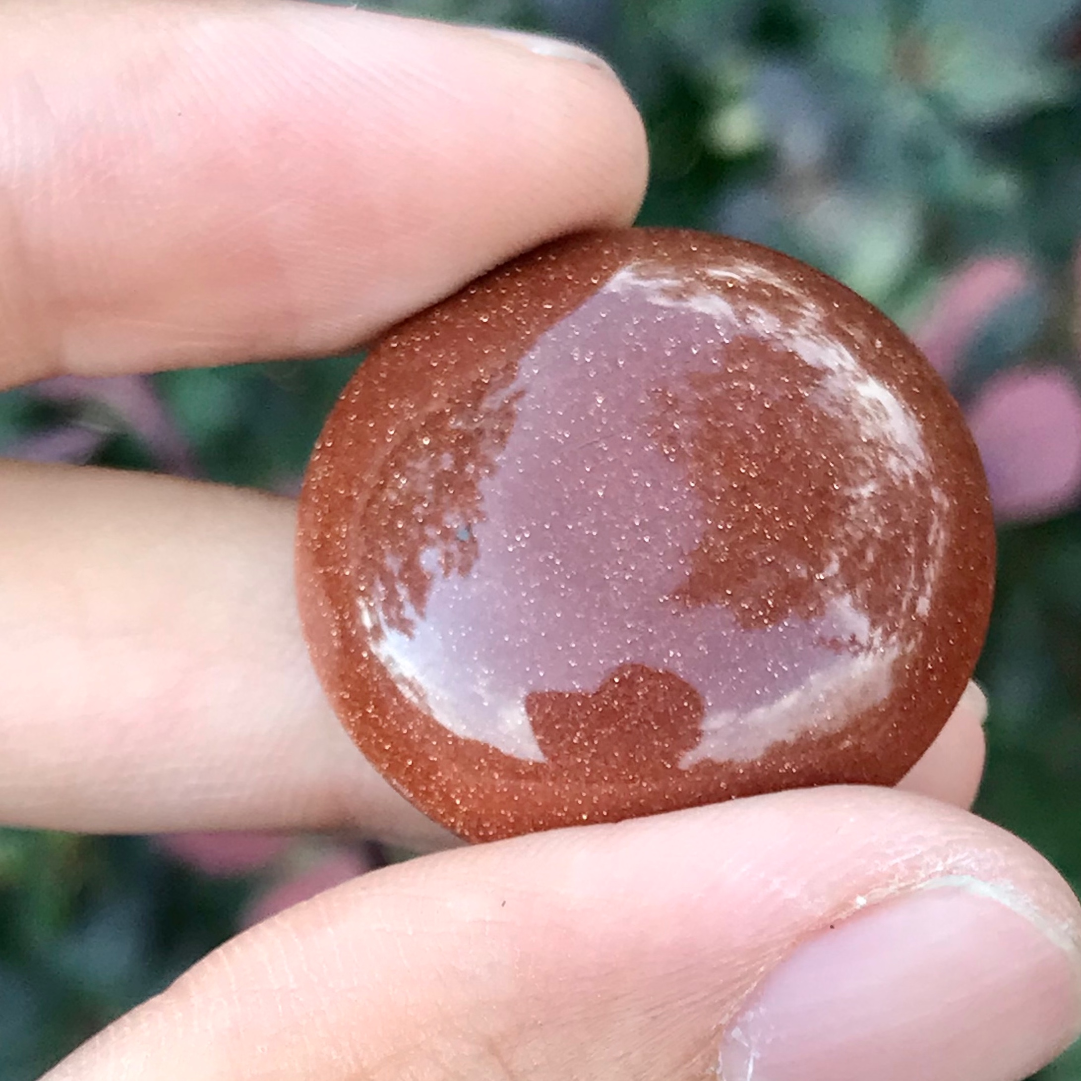 نگین دلربای قهوه ای زیبای مدالی