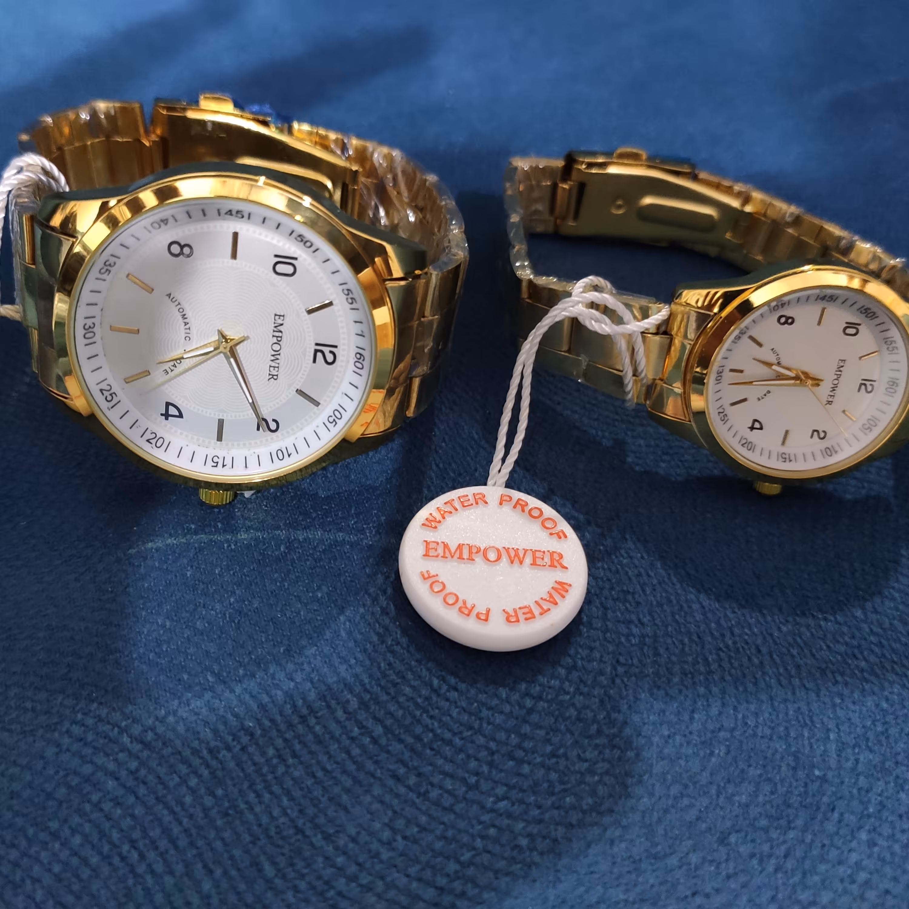 ساعت  مچی ست  بند فلزی طلایی وآلار