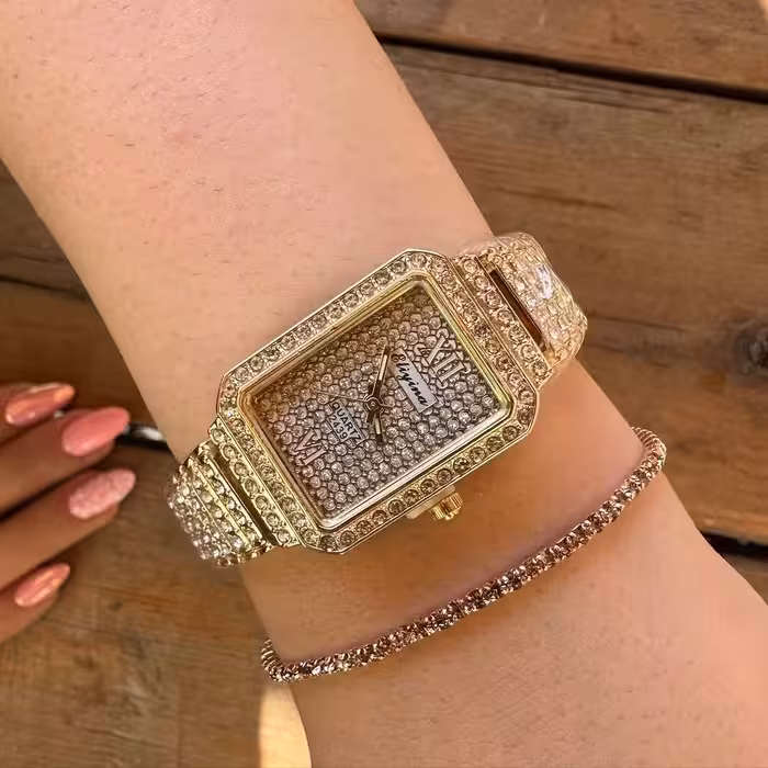 ساعت فول نگین 
دستبند تمام نگین 
 طراحی زیبا یونانی
نگین اتمی 
فول نگین کار شده
جعبه بالشتک هارد باکس با ب