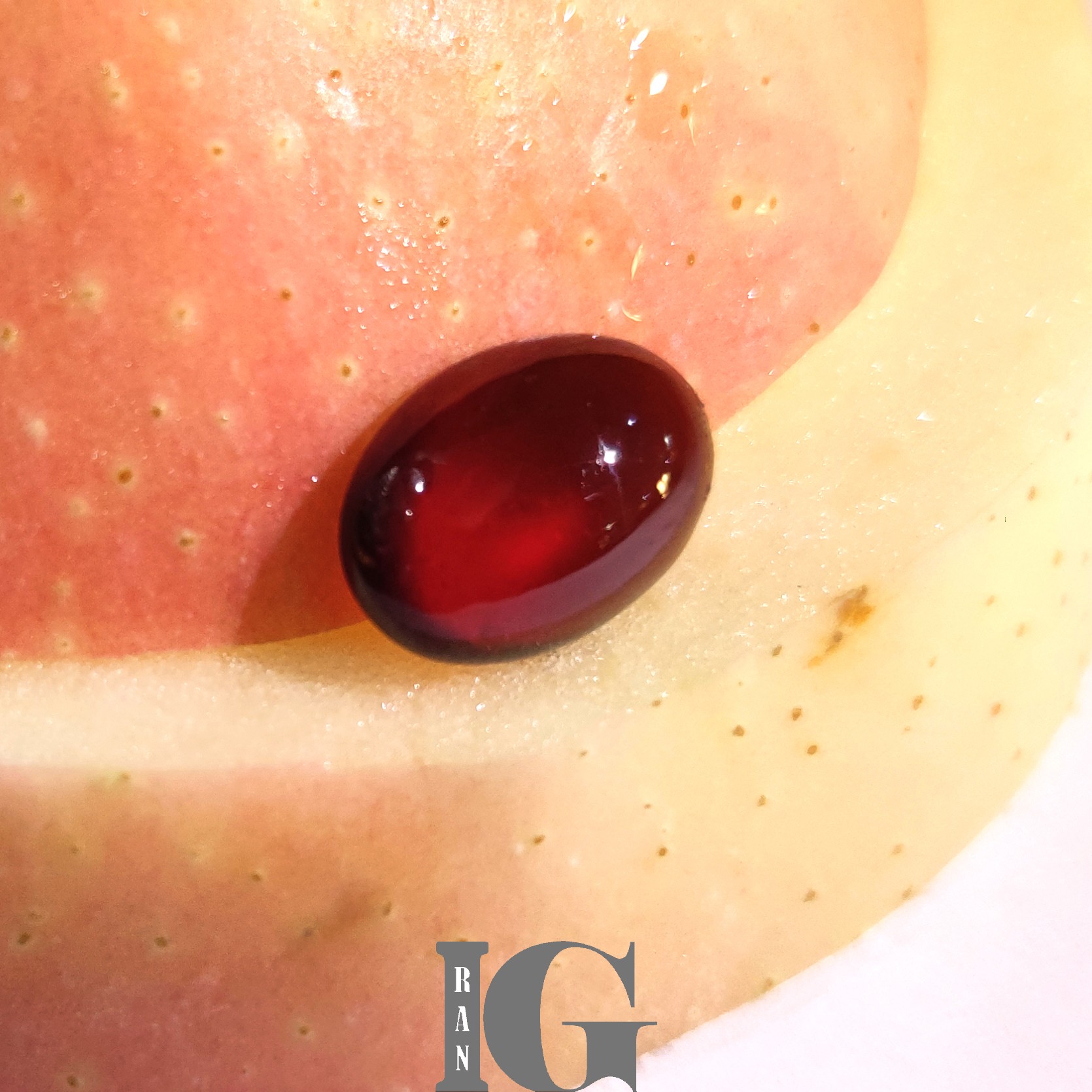   گارنت هسونایت دونه اناری تراش دامله، خوش طبع و سرخ. کد 1133