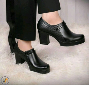 کفش پاشنه دار