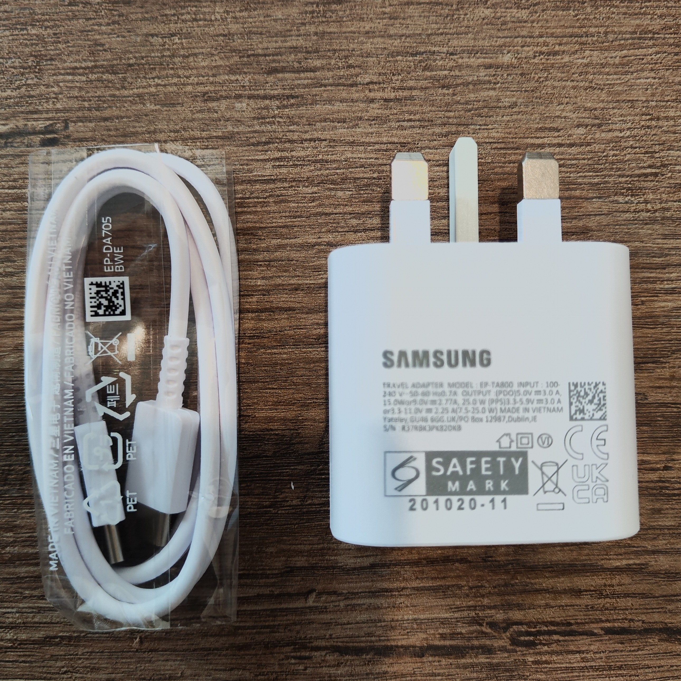 شارژر 25 وات اصلی سامسونگ به همراه کابل (EP-TA800) گارانتی سریر سازگار با تمامی گوشی های سامسونگ 