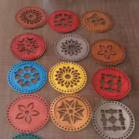 آینه چرمی طبیعی. کاملآ دستدوز.