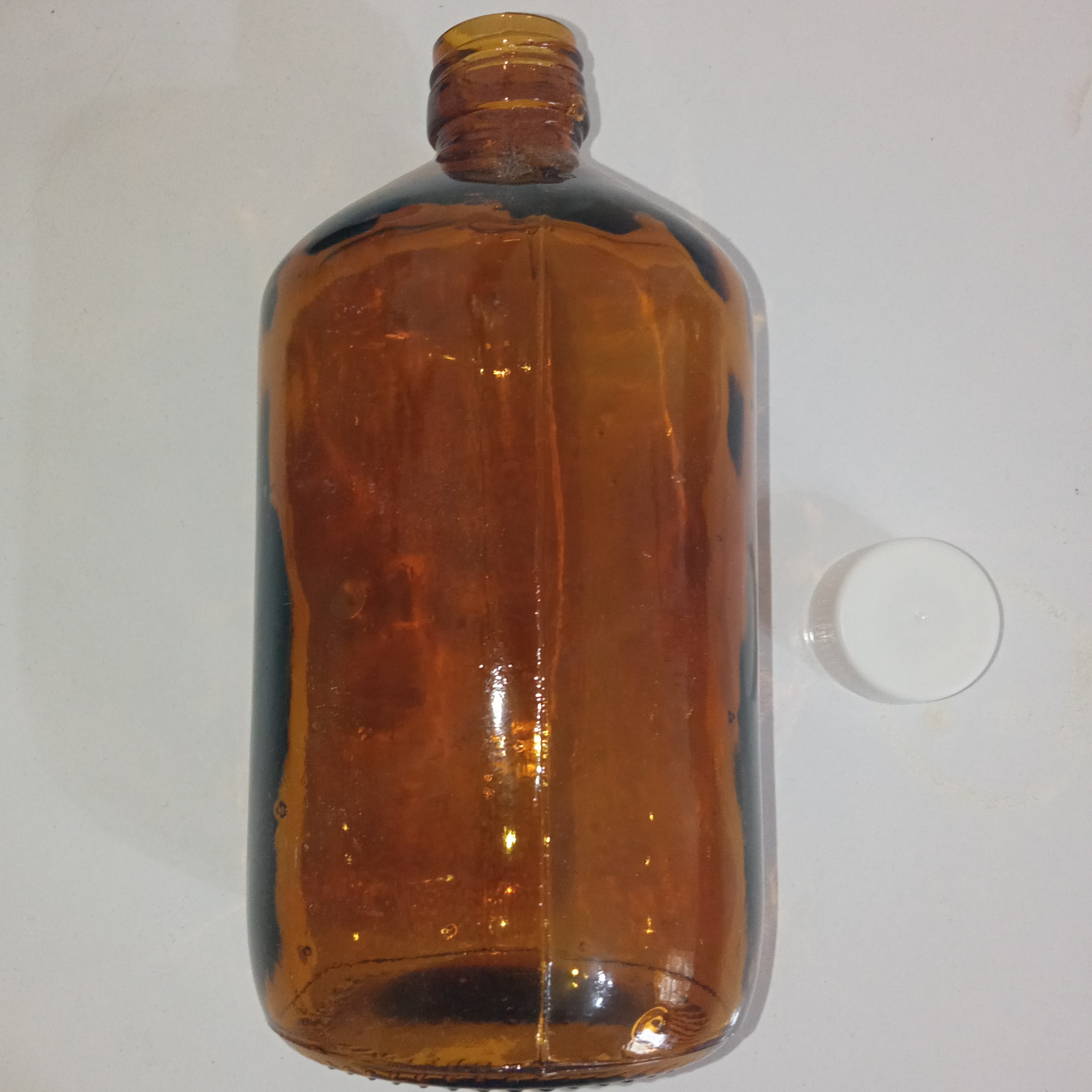 شیشه شربت تیره ظرفیت 500ml همراه درب پلمپ