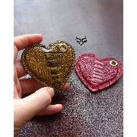 سر کلیدی قلبی تهیه شده از  چرم ساق شتر مرغ،دستدوز و دستساز سه لایه قابل اجرا در دو رنگ سبز و زرشکی