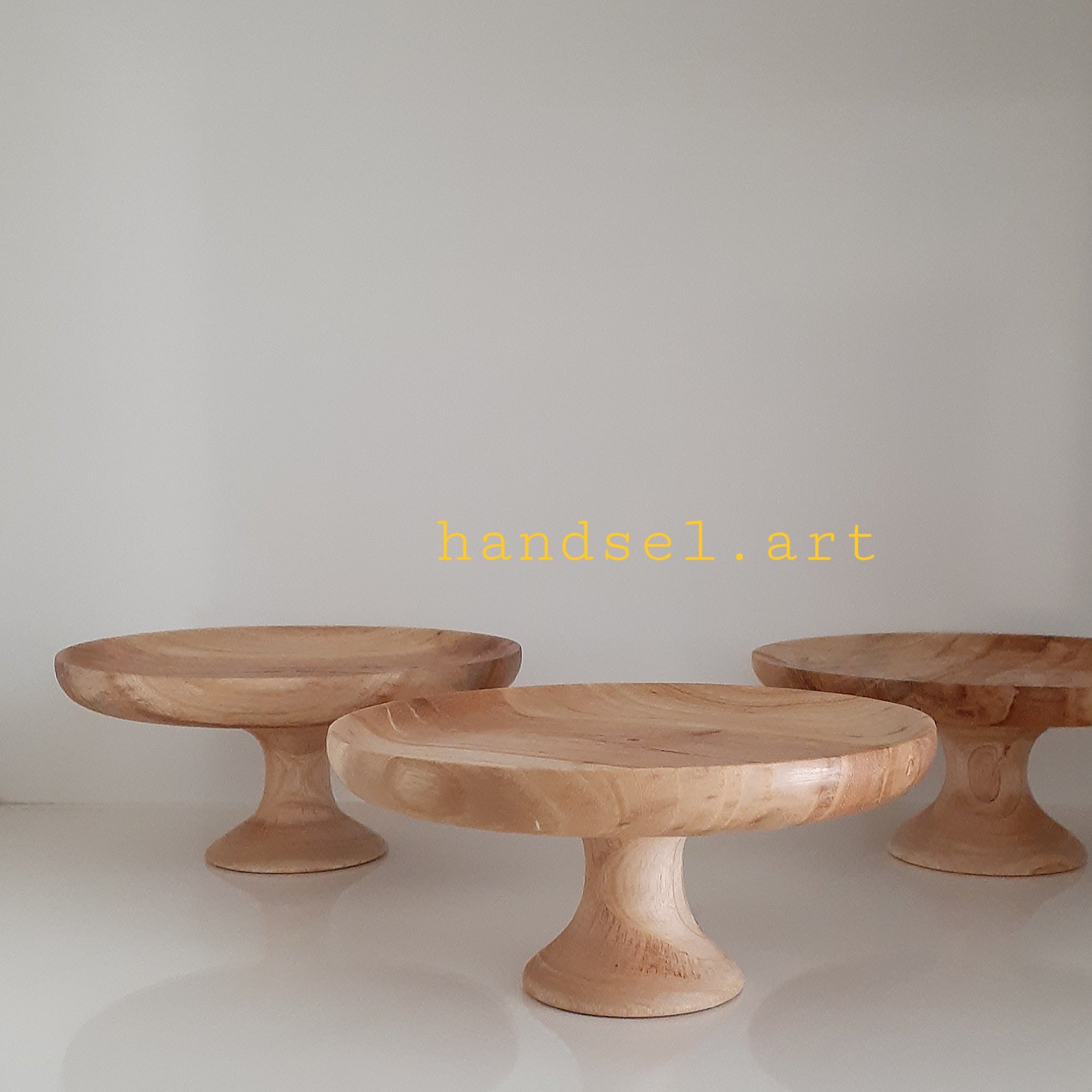 ظرف چوبی پایه دار کوچک