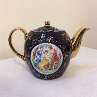 قوری سورمه ای طلا کوب 24عیار(طرح سه فرشته دختر)(خارجی برندهایلوکس)(پسکرایه)