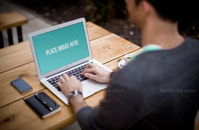 موکاپ لایه باز لپ تاپ | گرافیک با طعم تربچه