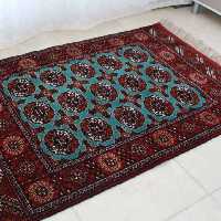 فرش دستبافت بانوی ترکمن طرح ماری گول آبی
