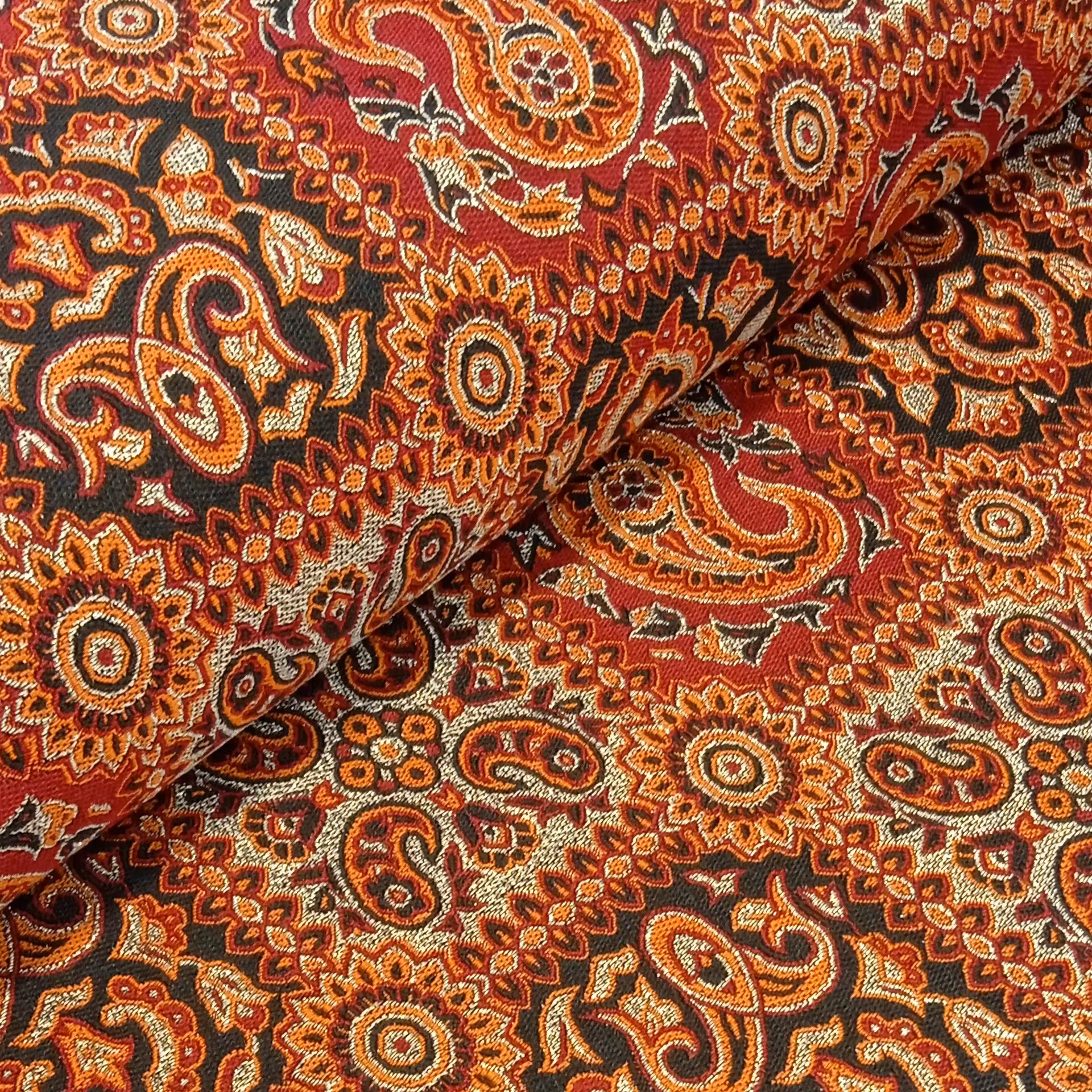 ترمه چهل تیکه عرض 150سانتیمتر  زری دار  پشت صاف بدون نیاز به آستر