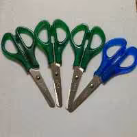 قیچی کوچک مارکE&GLEدر3 رنگ سبز صورتی آبی قابل استفاده افراد راست دست وچپ دست