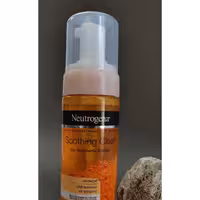 فوم شست و شوی صورت زرد چوبه ی نتروژینا مناسب برای اونواع پوست