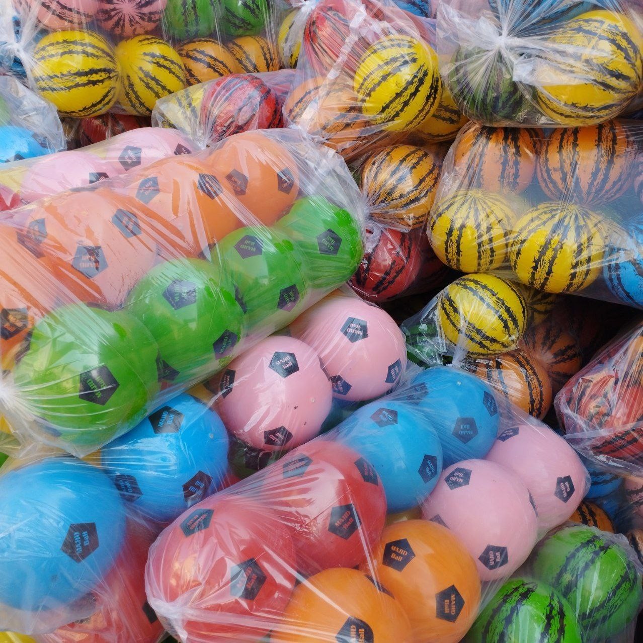 توپ ساحلی بزرگ فوتبالی و هندوانه