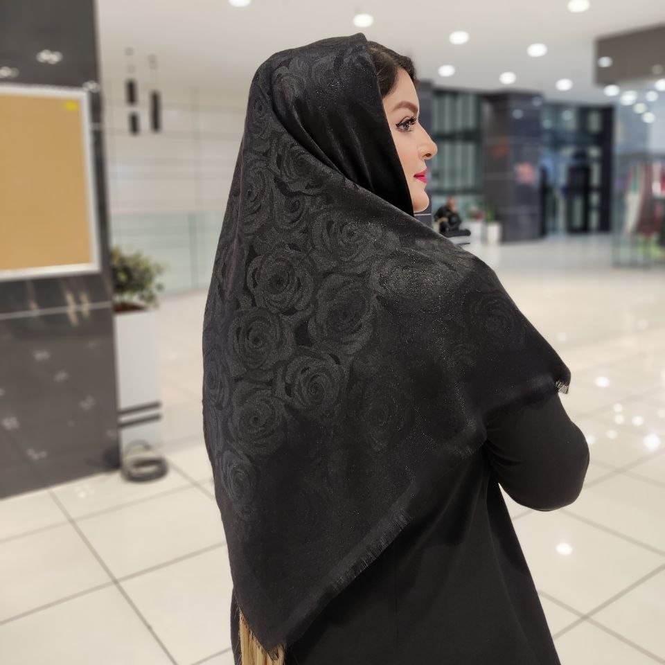 روسری نخ ابریشم ژاکارد دو رو لمه دار قواره 120 مشکی