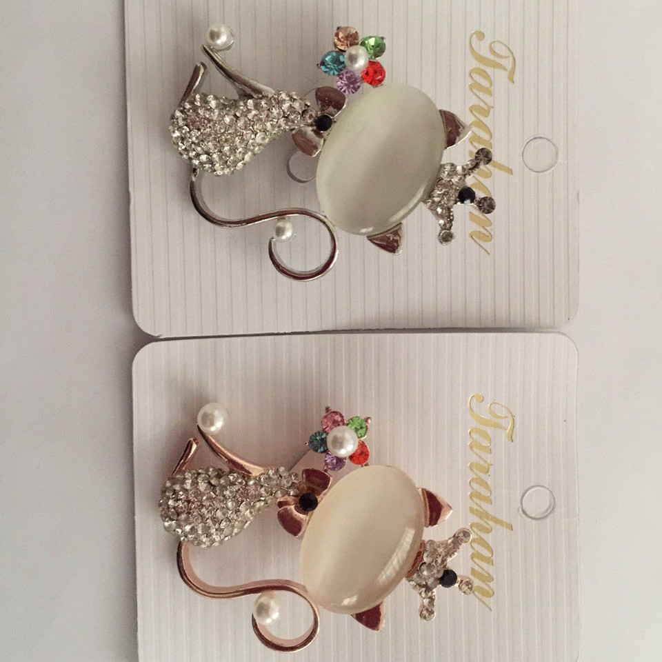 گل سینه  شیک اصل رنگ ثابت 