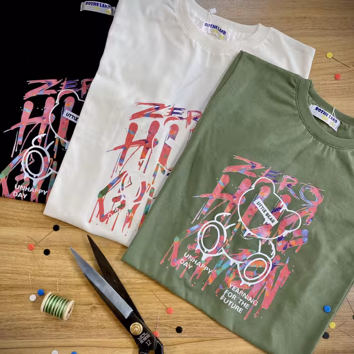 تیشرت نخ پنبه موجود در 3 رنگ شیری ، مشکی و سبز   و در 6 سایز   مناسب برای 6 سال تا 12 سال