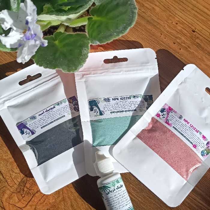 پک کود بنفشه آفریقایی ( کود 105210 و کود 121236 و کود هیومیک اسید و کود جلبک دریایی) وزن تقریبی محصولات 185 گرم 