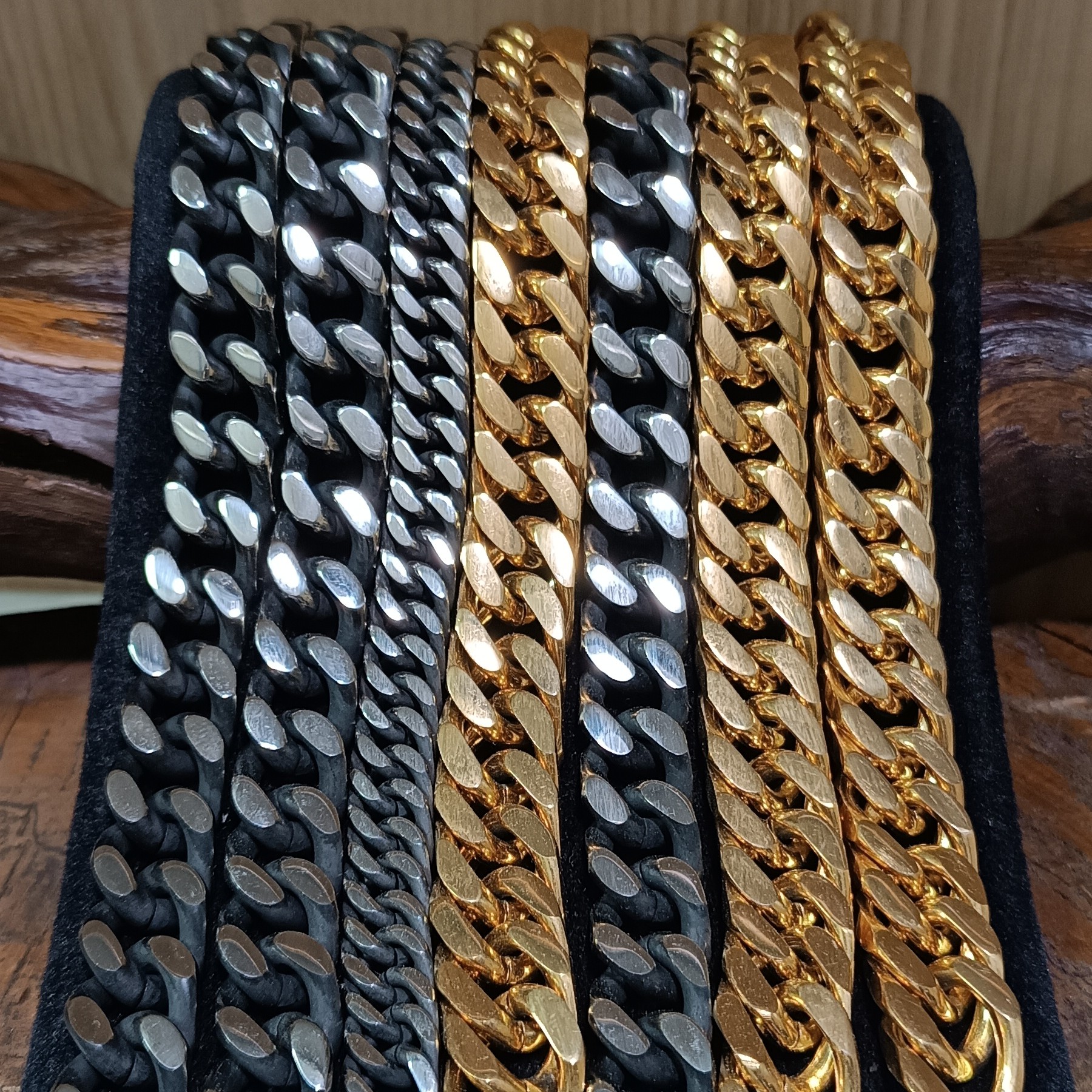 دستبند کارتیر.با آبکاری رادیوم.در سایزهای مختلف 50درصد تخفیف