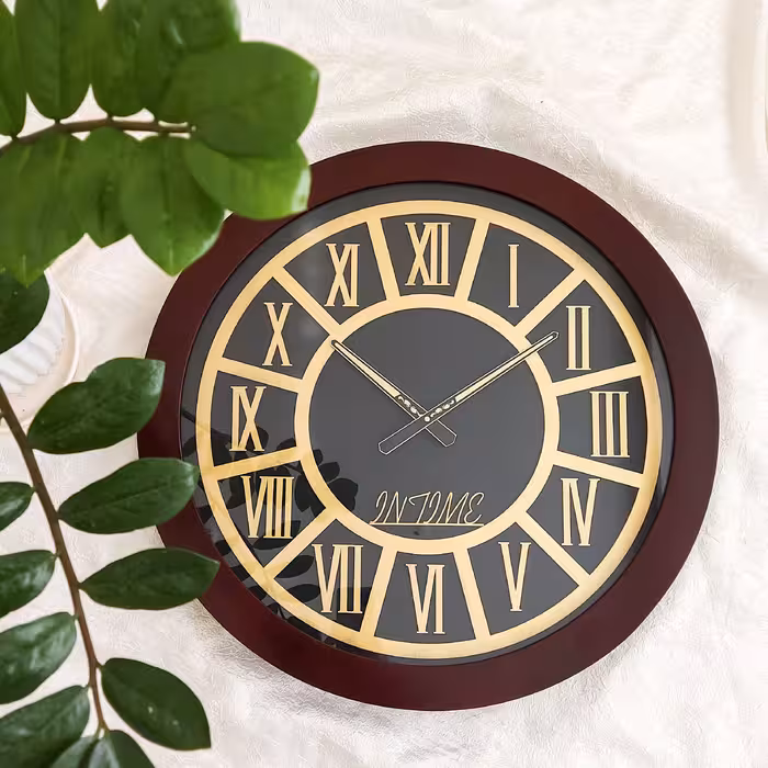 ساعت دیواری چوبی قطر 60 سانت مدل رومی صفحه مشکی