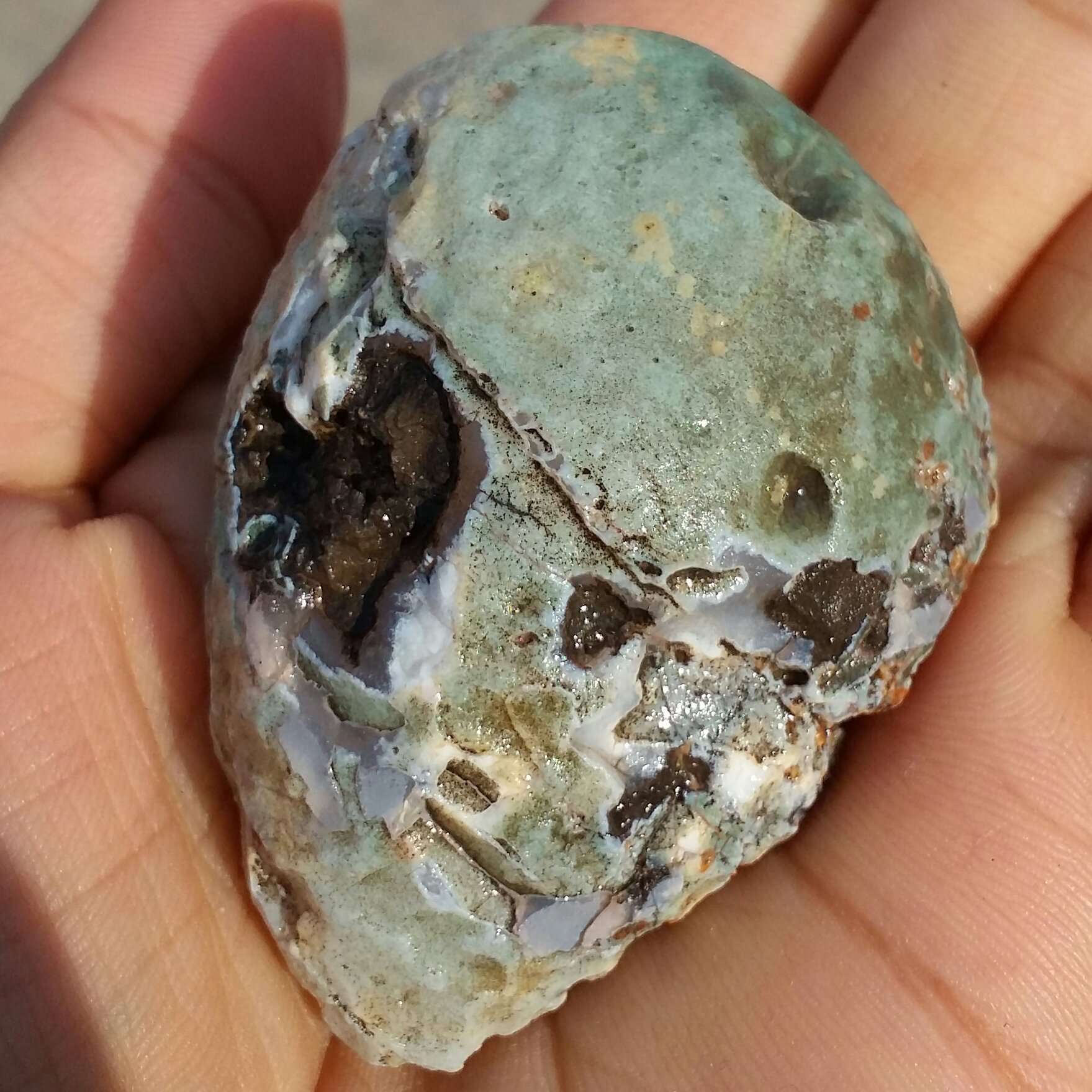 سنگ راف خام عقیق برش نخورده با کیفیت 100 در 100 طبیعی سرشار از خواص شاهکار خلقت
با قابلیت ساخت چند نگین بینظییر
کد 8764