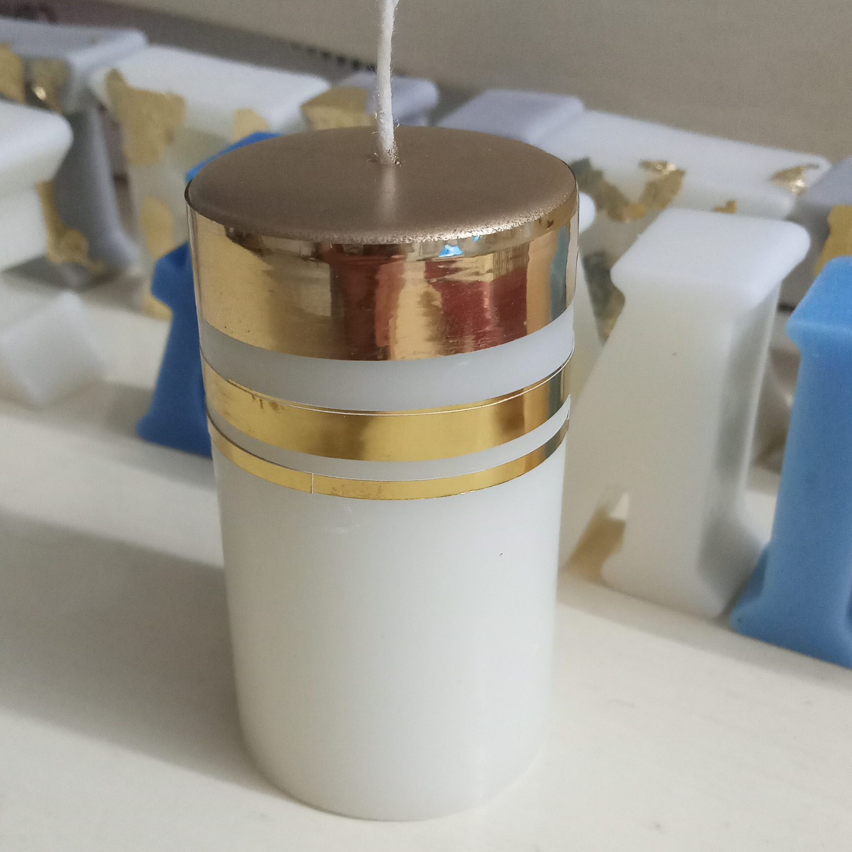 شمع دکوری استوانه طلایی قطر 4 