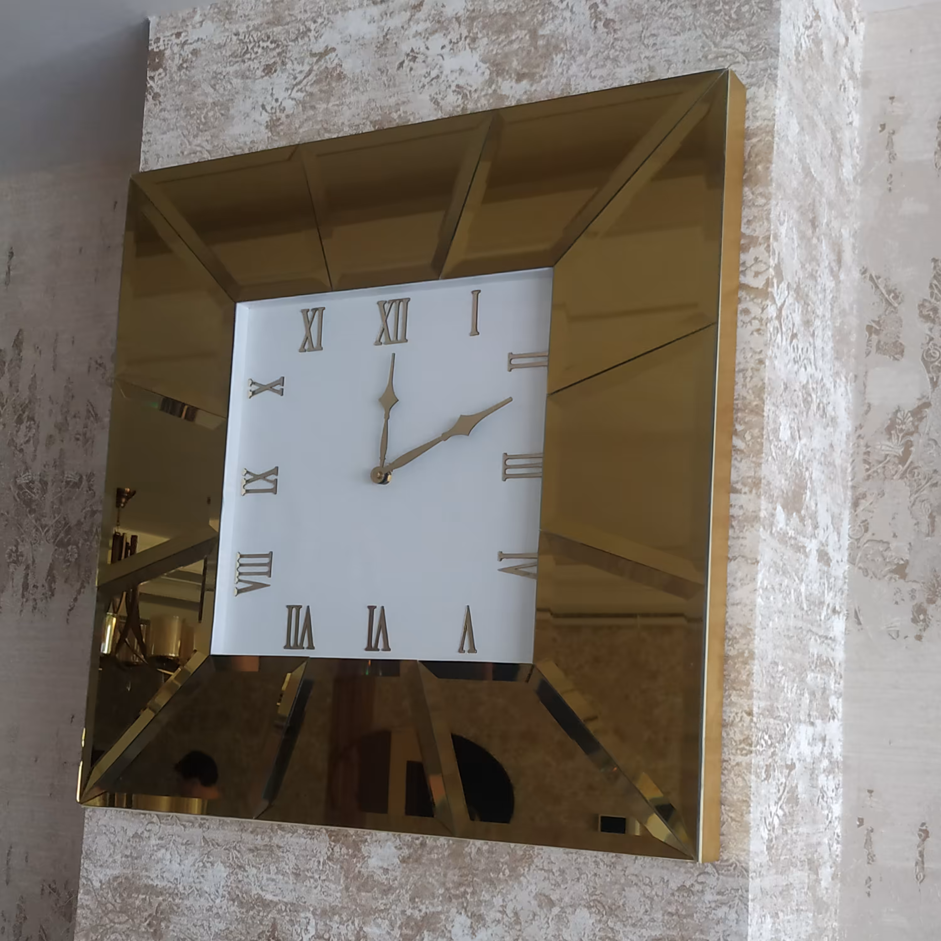 ساعت دیواری اسکوار طلایی 