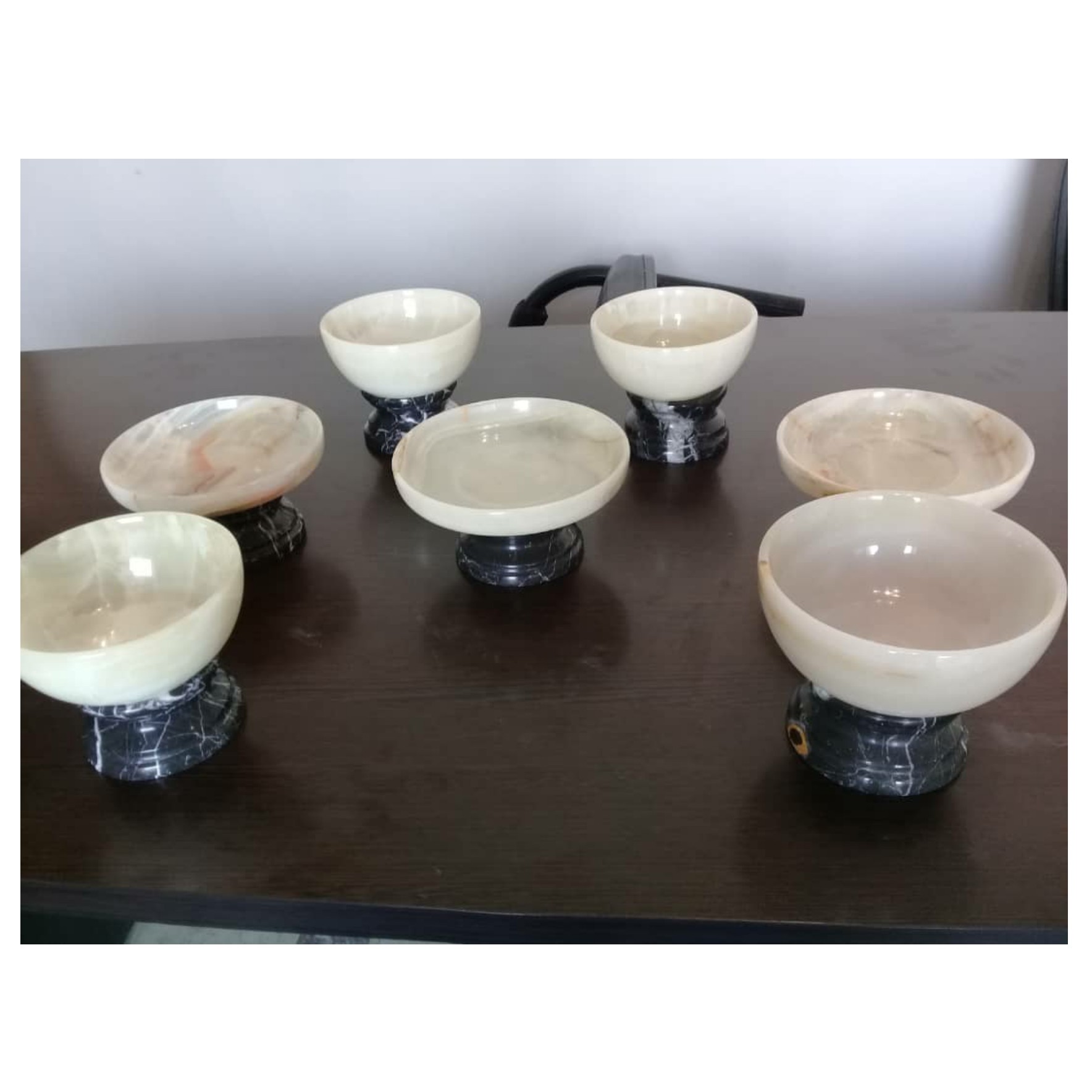 سِت هفت سین سنگی ترکیبی با قابلیت عبور نور کاسه مرمر  پایه مشکی نوروز ( 7 تکه)