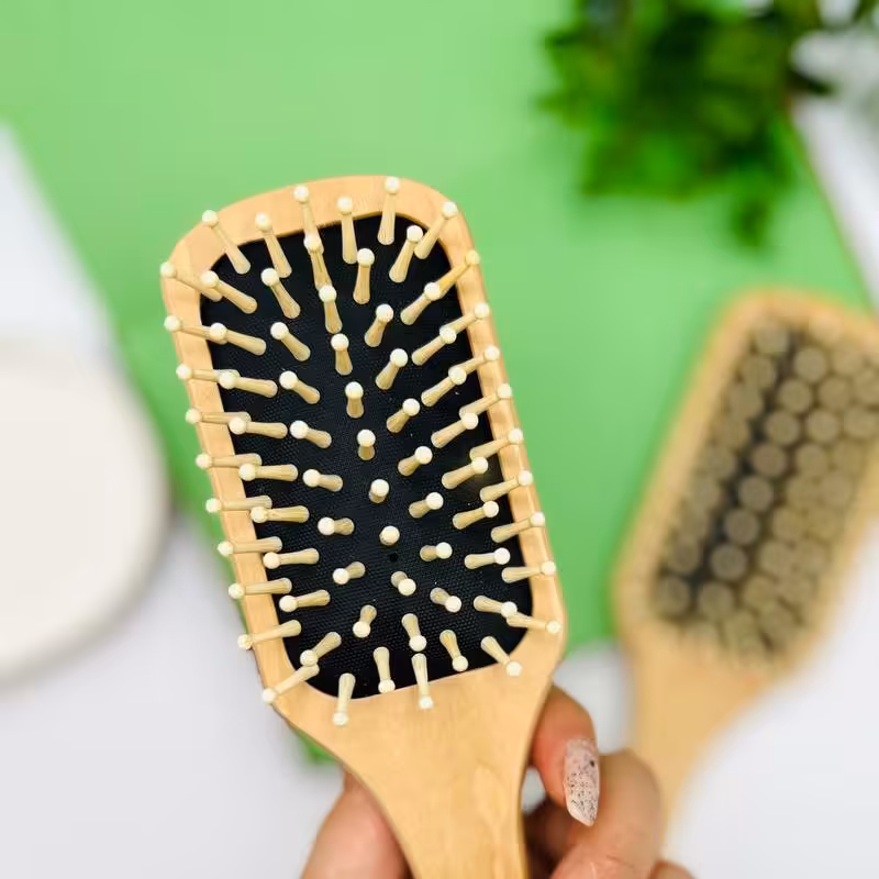 برس چوبی بامبو سایز کوچک با دندانه های چوبی برای افزایش ماندگاری کراتین و پروتئین تراپی موها و کاهش موخوره