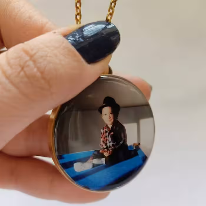 پلاک عکس ، قابل سفارش به صورت 2 طرفه ،قابل سفارش به صورت سرکلیدی، بدون زنجیر(زنجیر جداگانه سفارش داده شود )