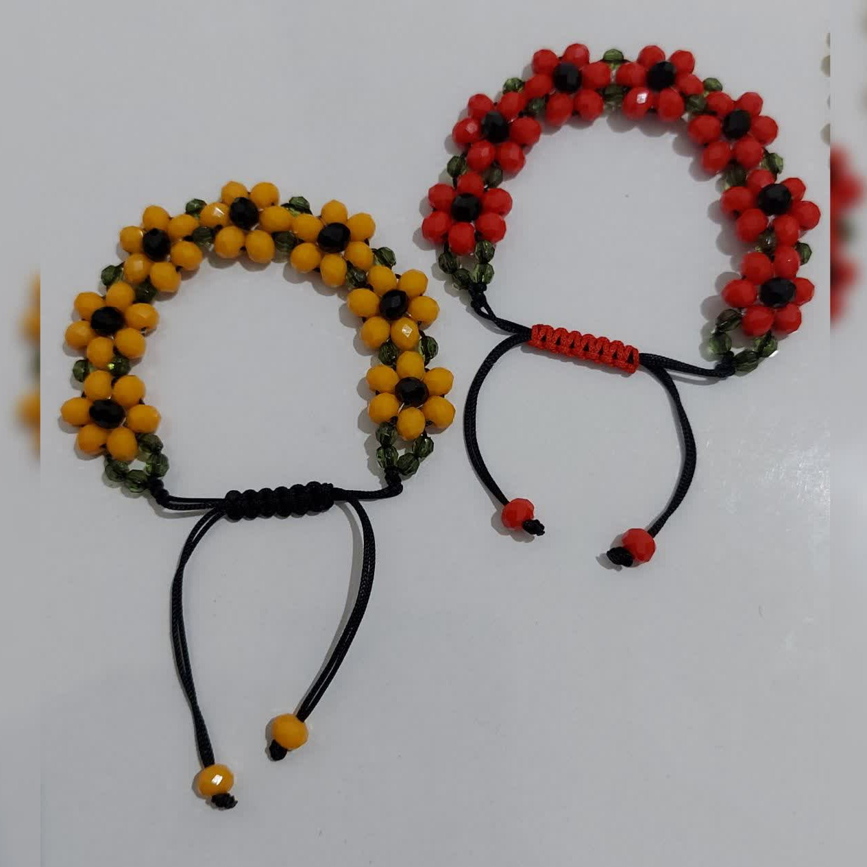 دستبند طرح گل کریستالی