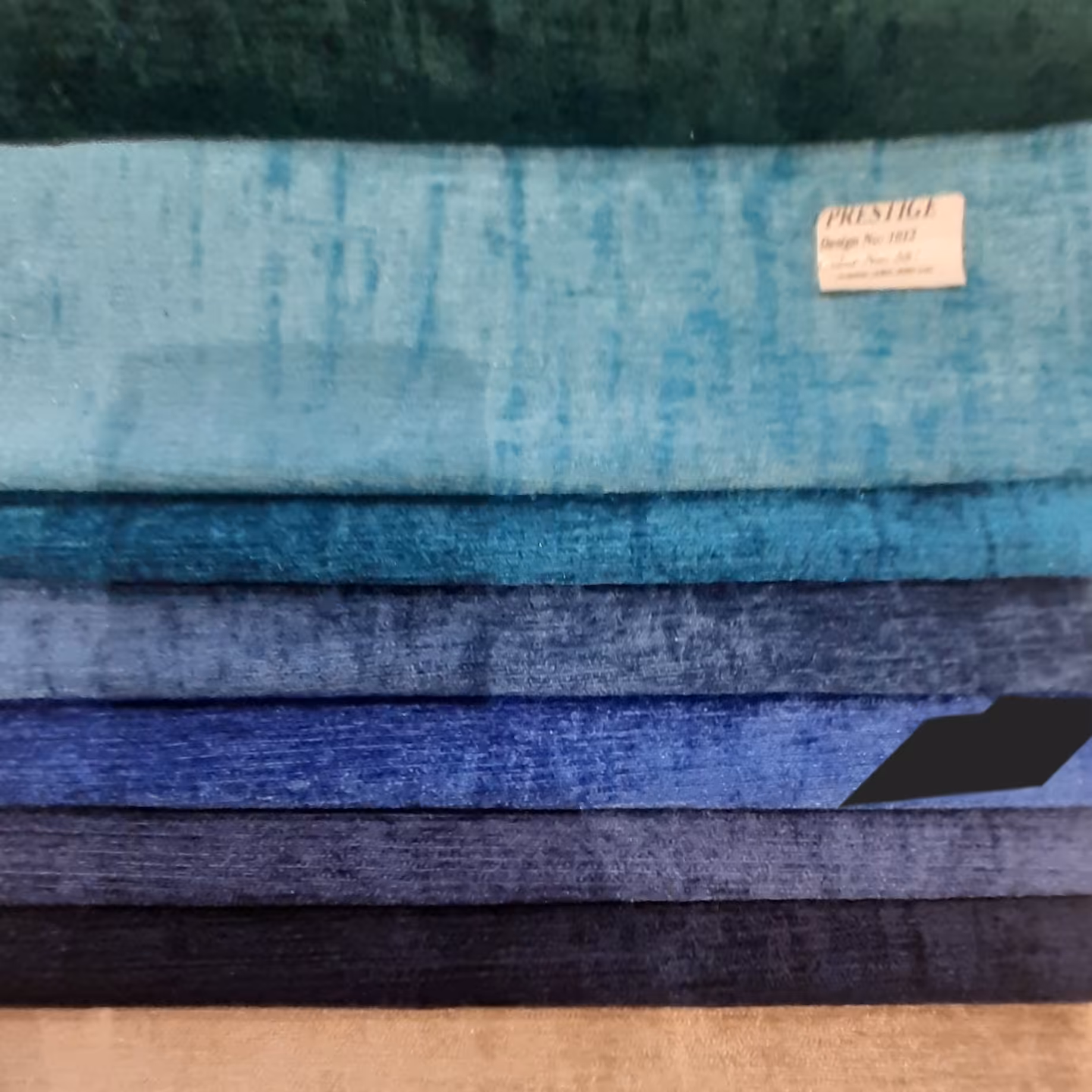 پارچه پرده مخمل شانل  1.5متر 