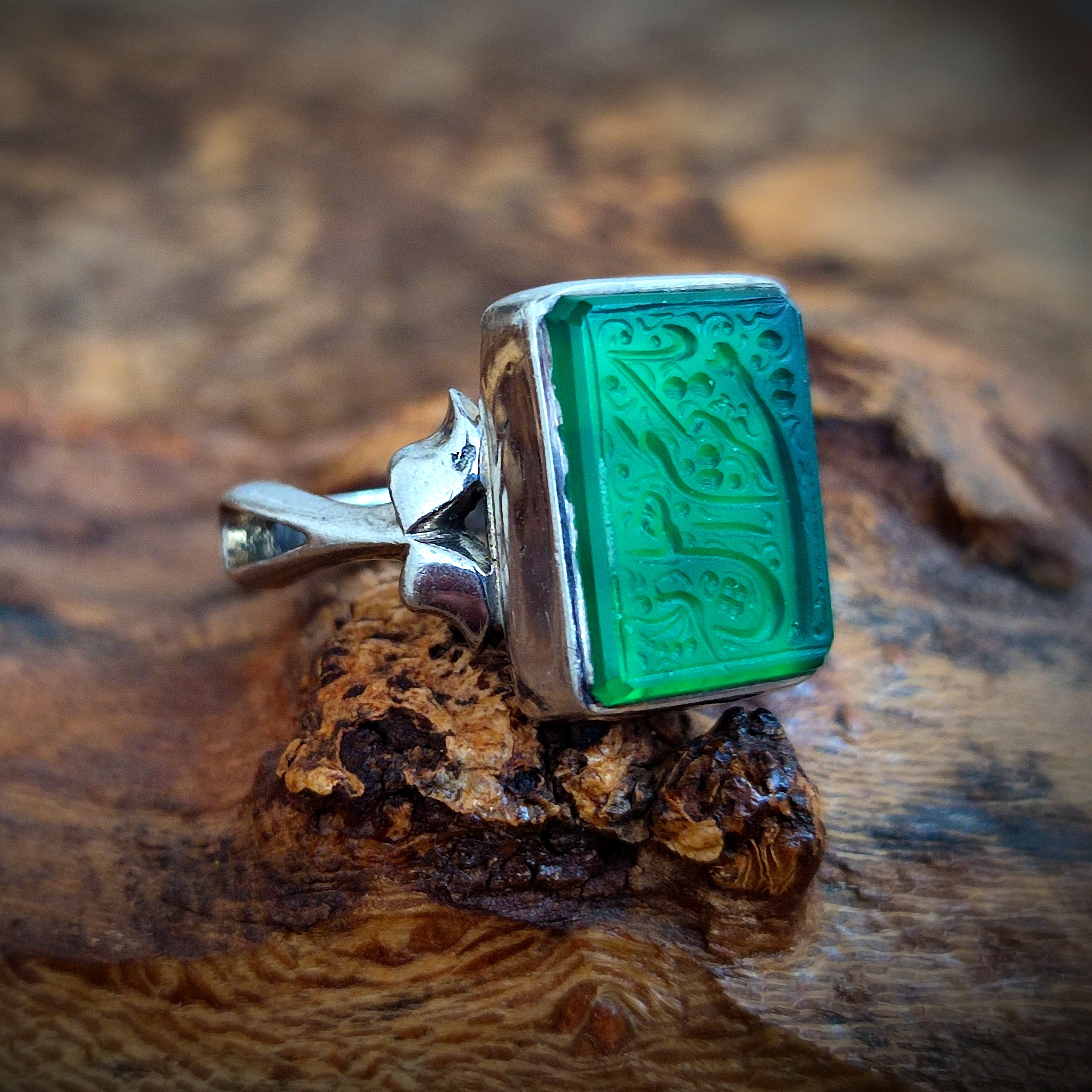 انگشتر نقره مردانه دستساز به نگین عقیق سبز خطی اصیل و طبیعی