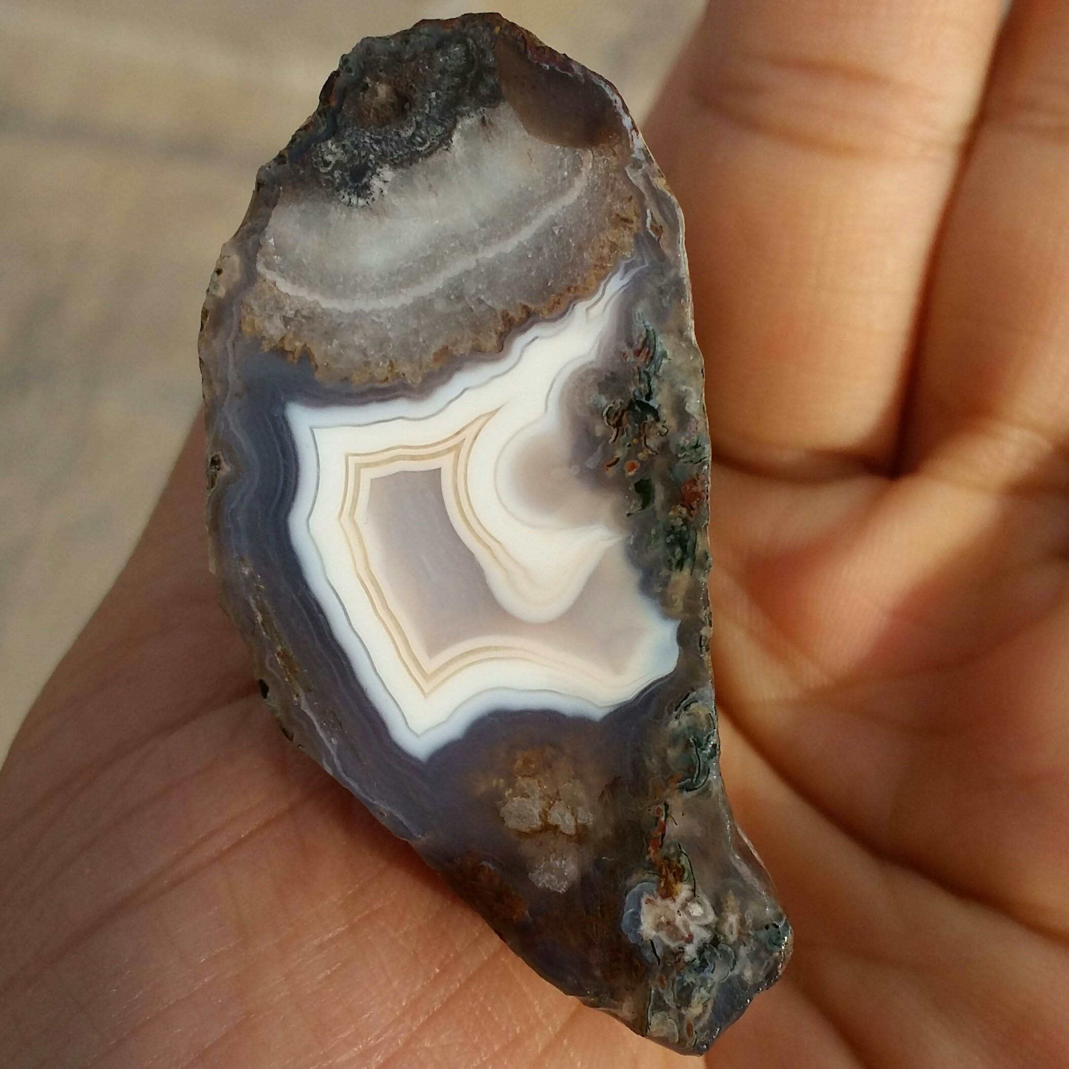 اسلایس سنگ راف عقیق سلیمانی3بعدی رنگی شجردار به همراه منظره 7رنگ شاهکار خلقت کاملا طبیعی
با قابلیت ساخت چند اسلایس مجدد