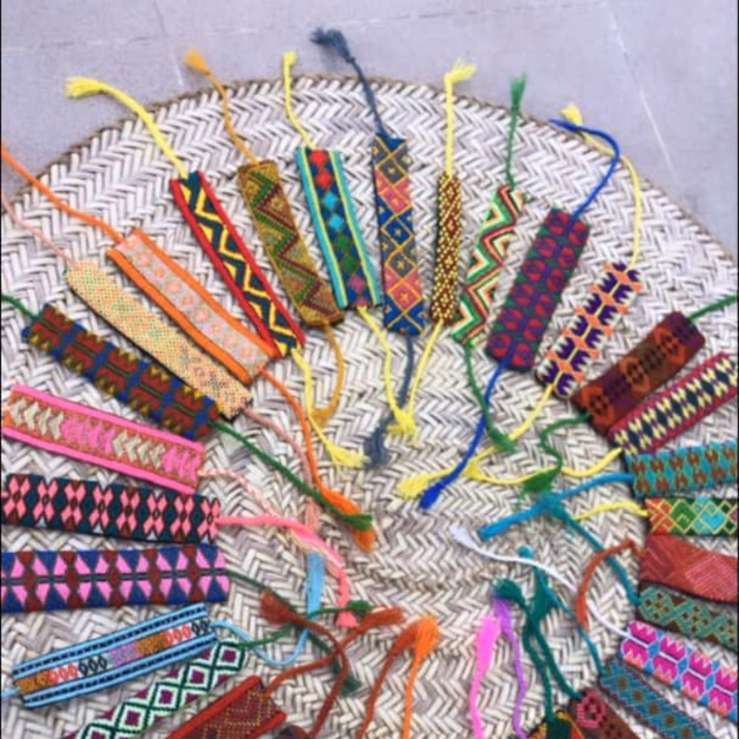 دستبندسوزن دوزی